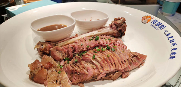 食掌櫃感恩腿：感恩由心而生(shēng)，用(yòng)心而做(zuò)